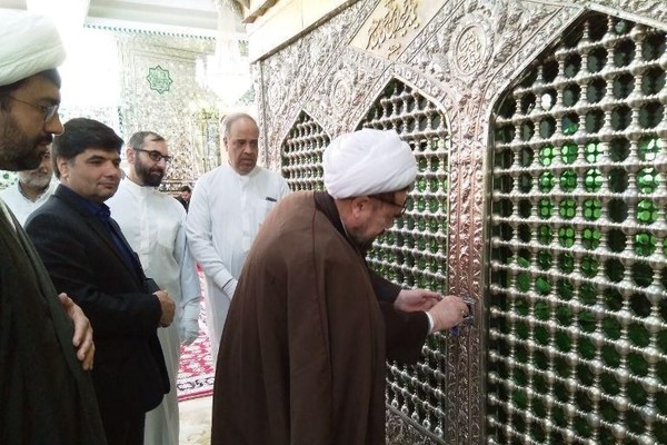 غبار روبی امام زادگان یاسر و ناصر شهرستان طرقبه شاندیز در اولین روز دهه فجر انقلاب اسلامی