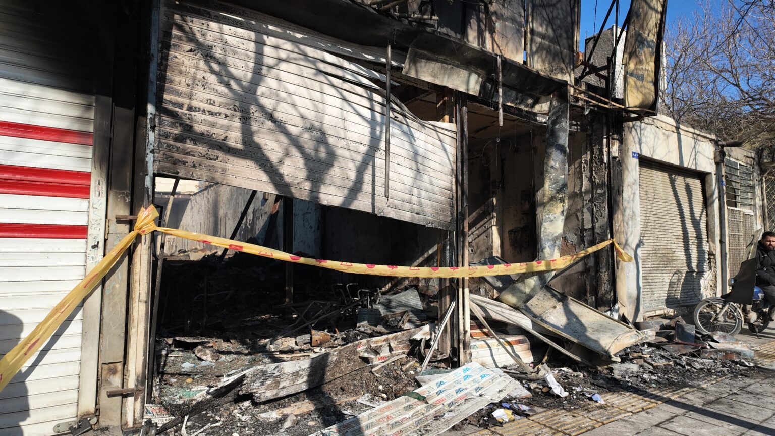 تعدادی از شعب بنیاد بین‌المللی خیریه آبشار عاطفه‌ها در آتش اغتشاشگران سوخت